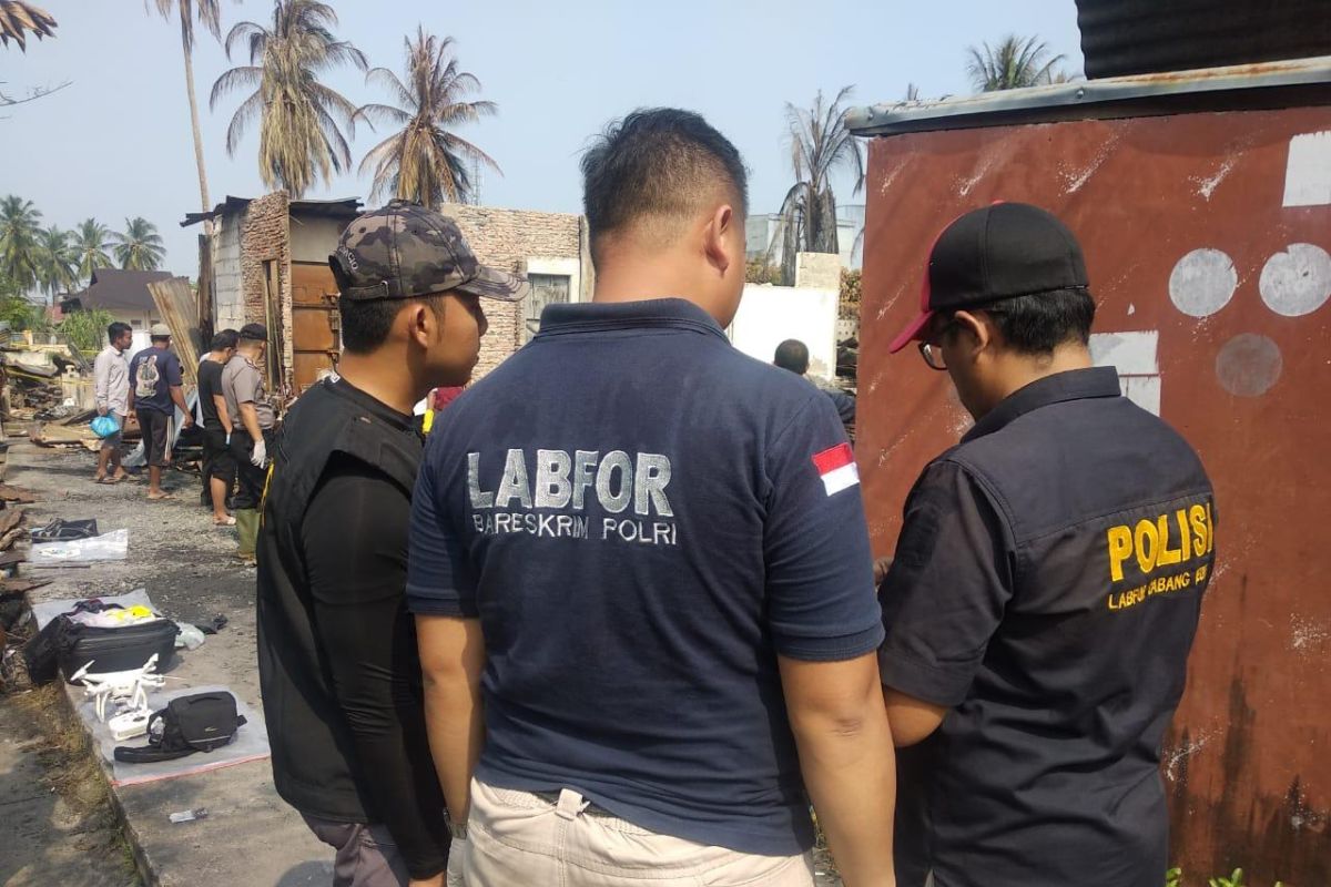 VIDEO - Mabes Polri lakukan olah TKP kebakaran tewaskan dua orang di Rohil