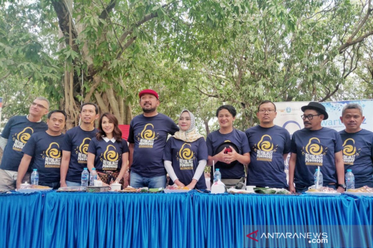 Reyog Jazz Ponorogo tawarkan pertunjukan di atas telaga