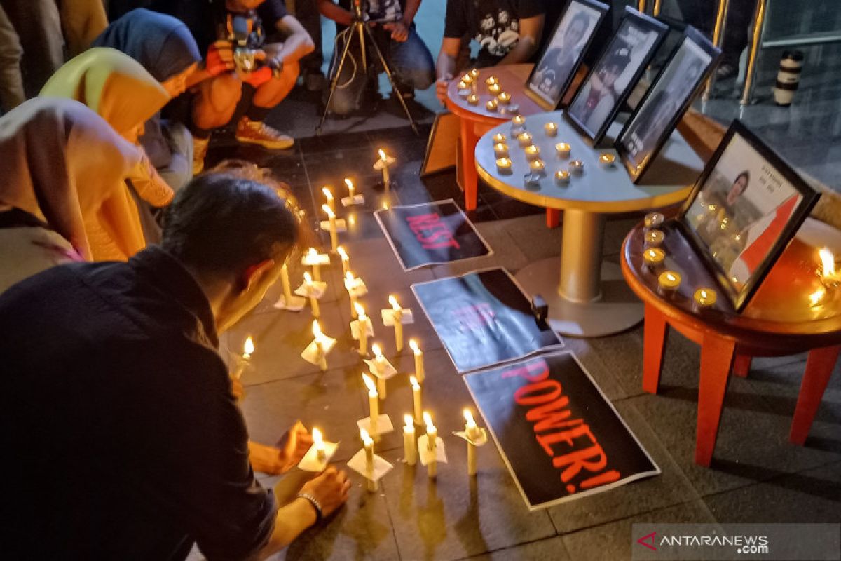 Koalisi masyarakat sipil gelar malam renungan dan doa bersama di Gedung KPK