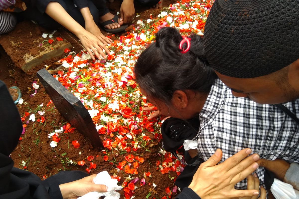 Ibunda Akbar Alamsyah korban demo DPR: "Maafkan Mama ya Nak"