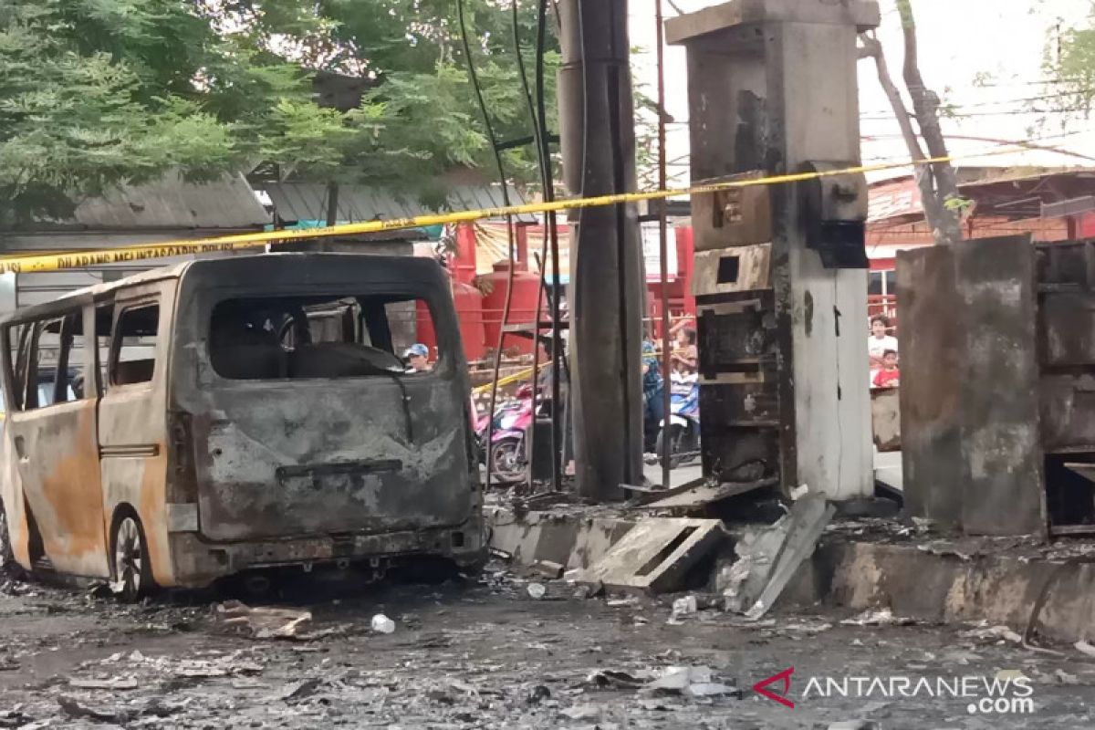 Saksi mendengar tiga suara ledakan saat kebakaran SPBU Setu