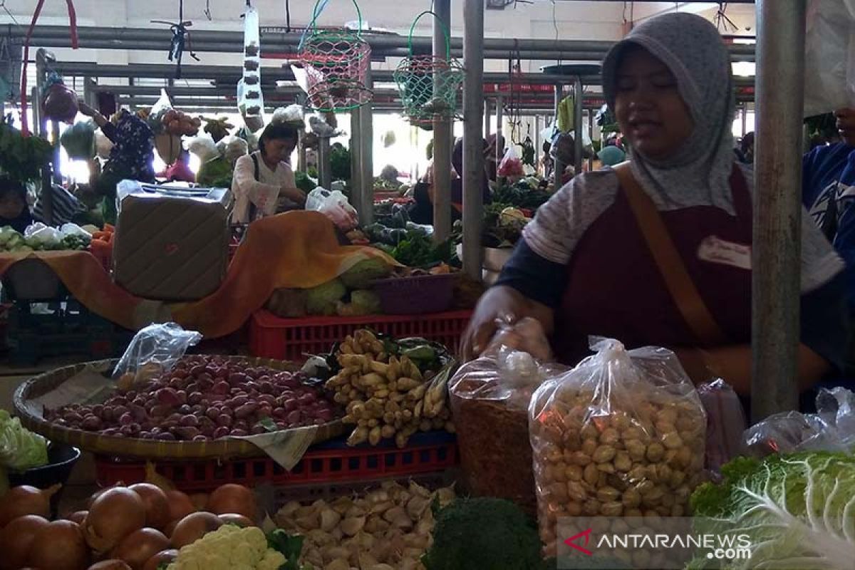 Pasokan berkurang, harga bawang merah beranjak naik