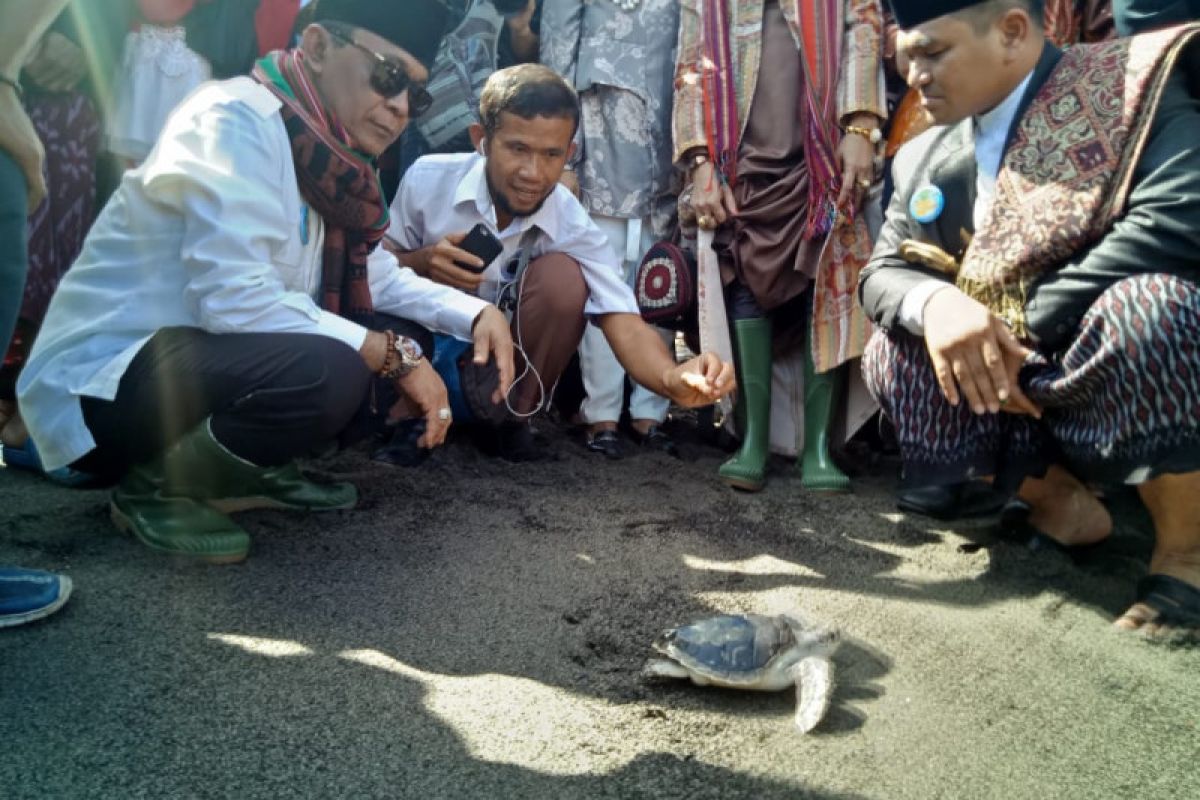 Pemkot menggunakan dana kelurahan menata Pantai Loang Baloq