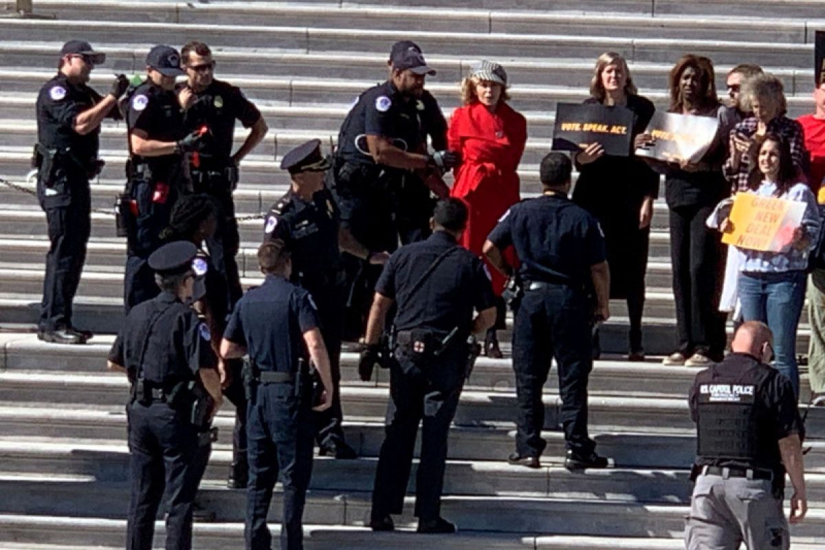 Demo perubahan iklim, aktris senior Jane Fonda diciduk polisi