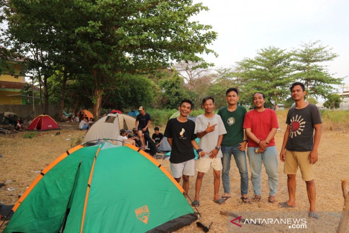 Penggemar nantikan Tony Q di Festival Seribu Utara dengan berkemping