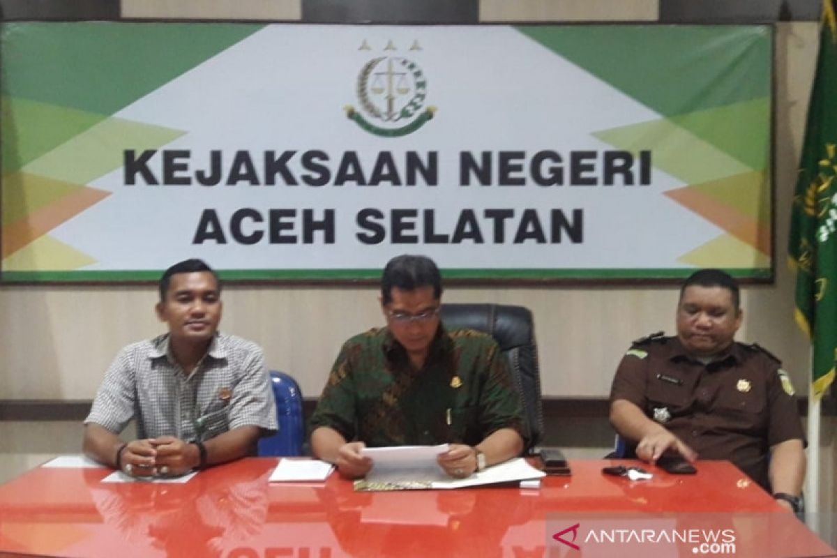 Kejari Aceh Selatan tahan tiga tersangka diduga korupsi dana DOKA