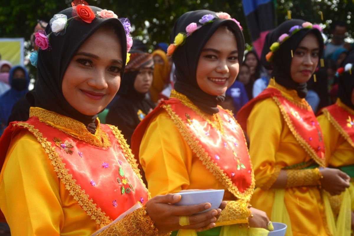 Ribuan peserta pawai budaya meriahkan HUT Bulungan