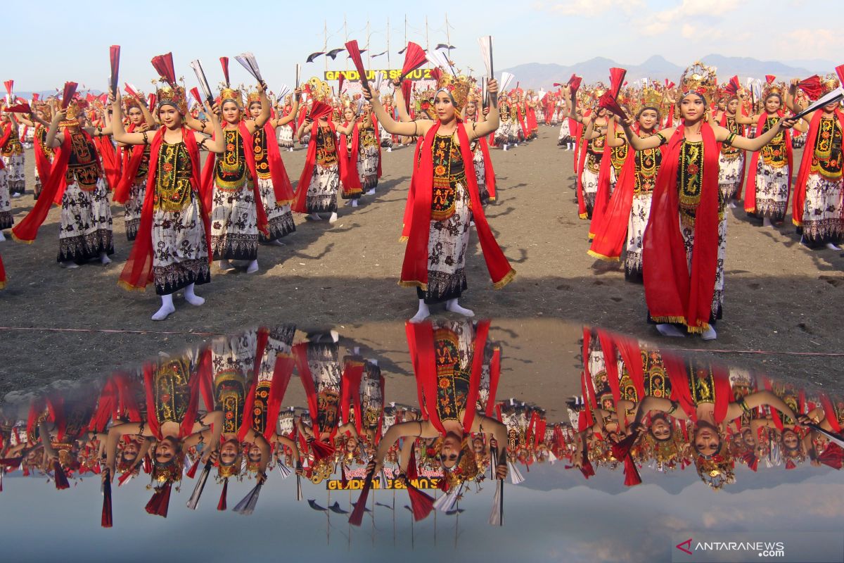 Meriahnya atraksi kolosal Gandrung Sewu 