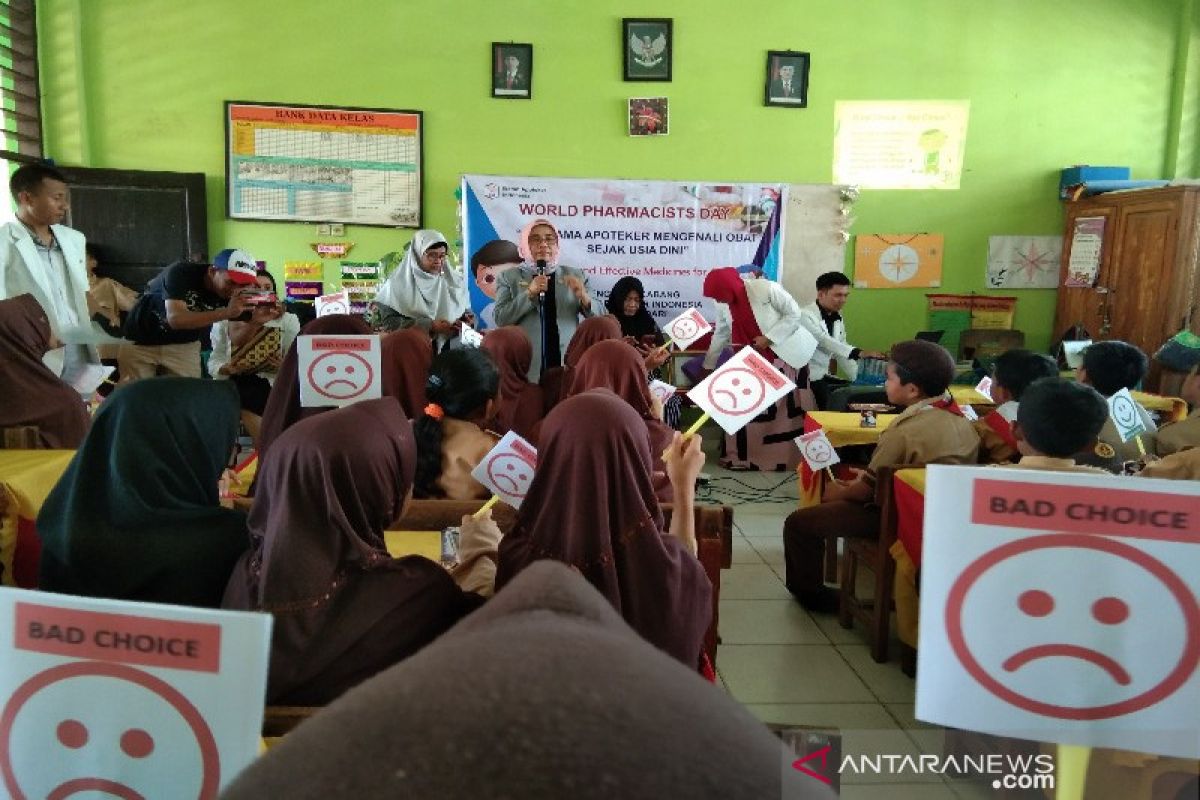 IAI Sulawesi Tenggara edukasi keamanan penggunaan obat bagi anak