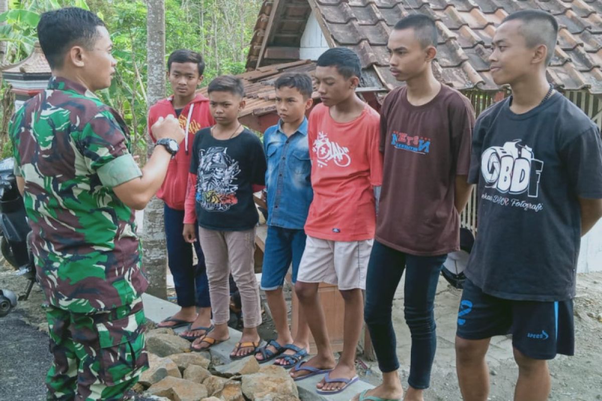 Satgas TMMD bina remaja desa tangkal radikalisme