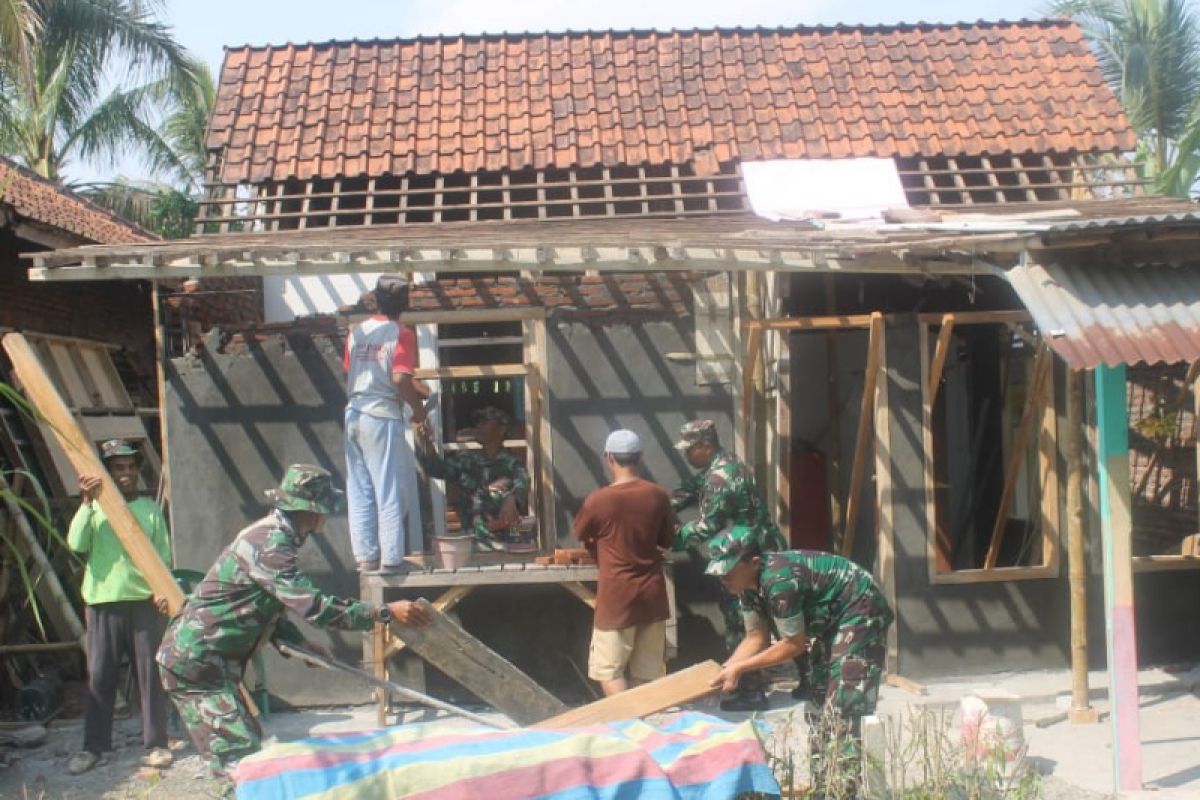 TMMD, rumah Nadir masuki tahap pemasangan genting