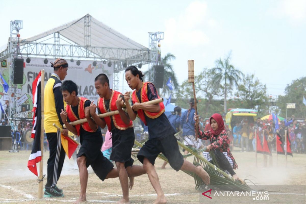 Meriahnya festival Nglarak Blarak