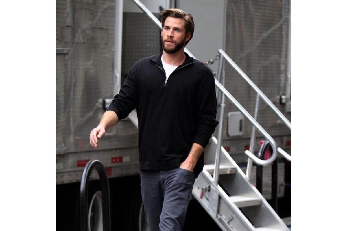 Liam Hemsworth gandeng bintang "Dynasty" Maddison Brown