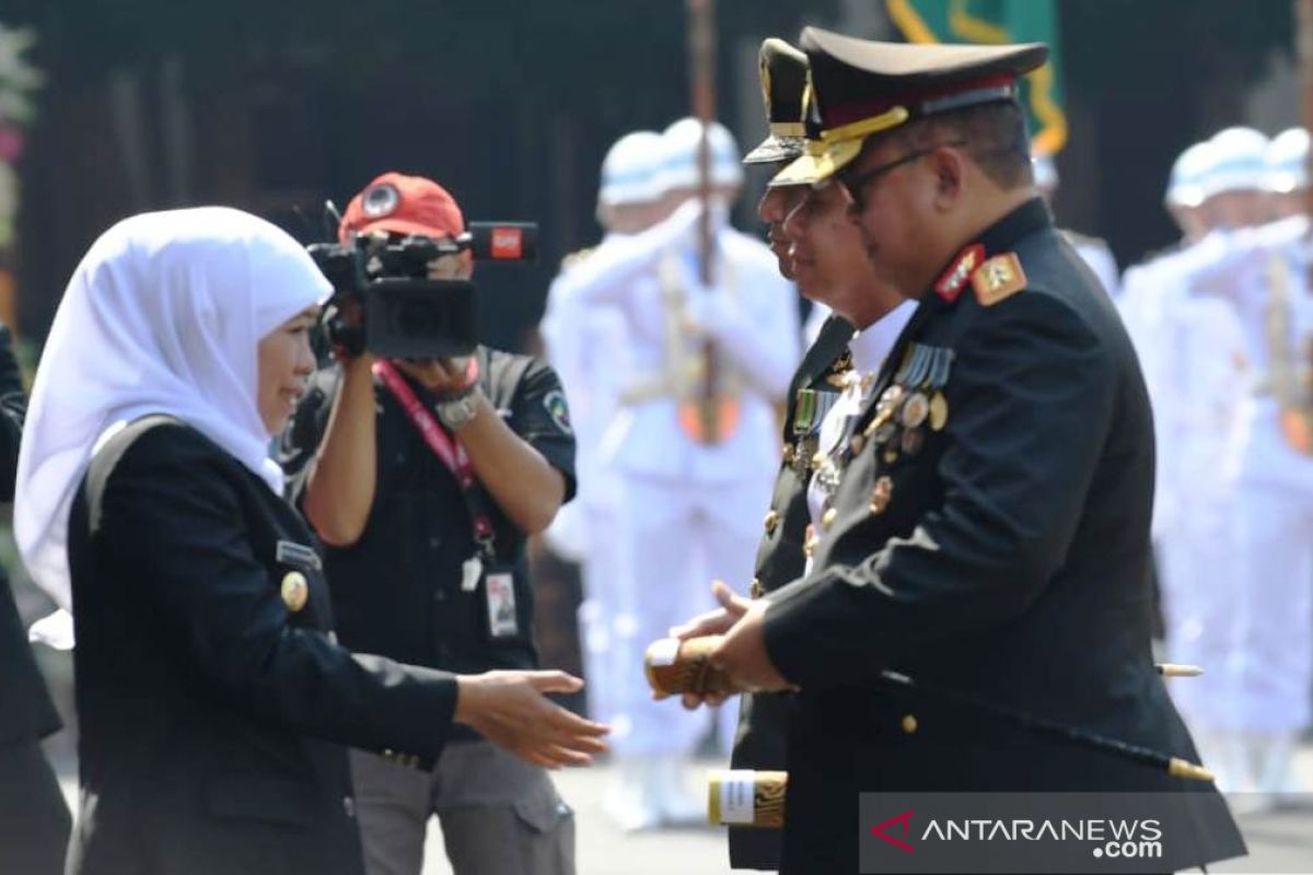 Hari Jadi Jatim Ke-74, Gubernur beri penghargaan tokoh Forkopimda inti