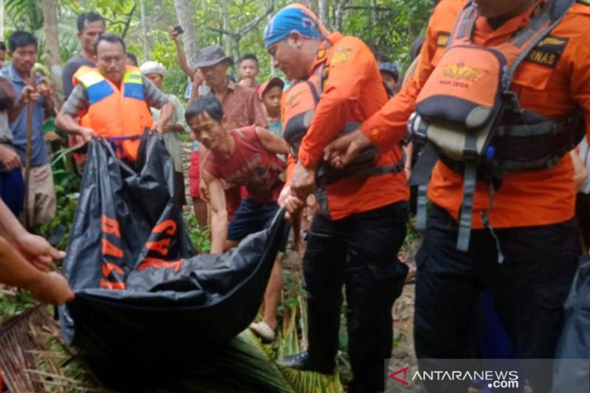 Basarnas temukan jenazah warga Nias yang terseret arus  sungai