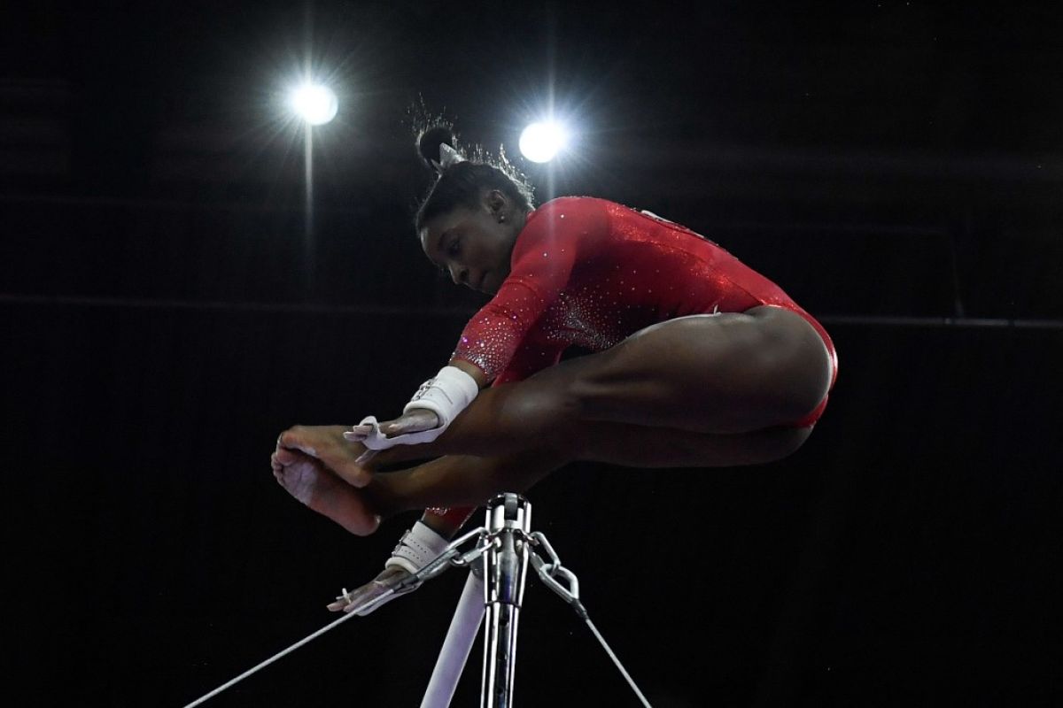 Ratu senam Amerika Serikat Simone Biles samai rekor medali senam terbanyak di dunia