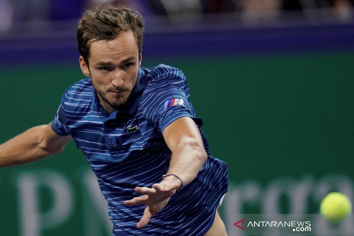 Medvedev alami kekalahan dini yang mengejutkan di Paris Masters