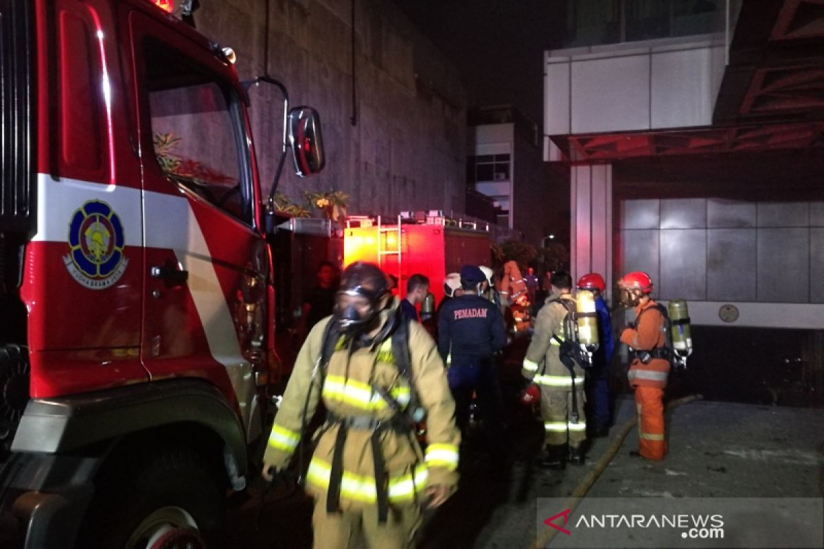 Kebakaran landa basement gedung PELNI, 12 mobil damkar dikerahkan