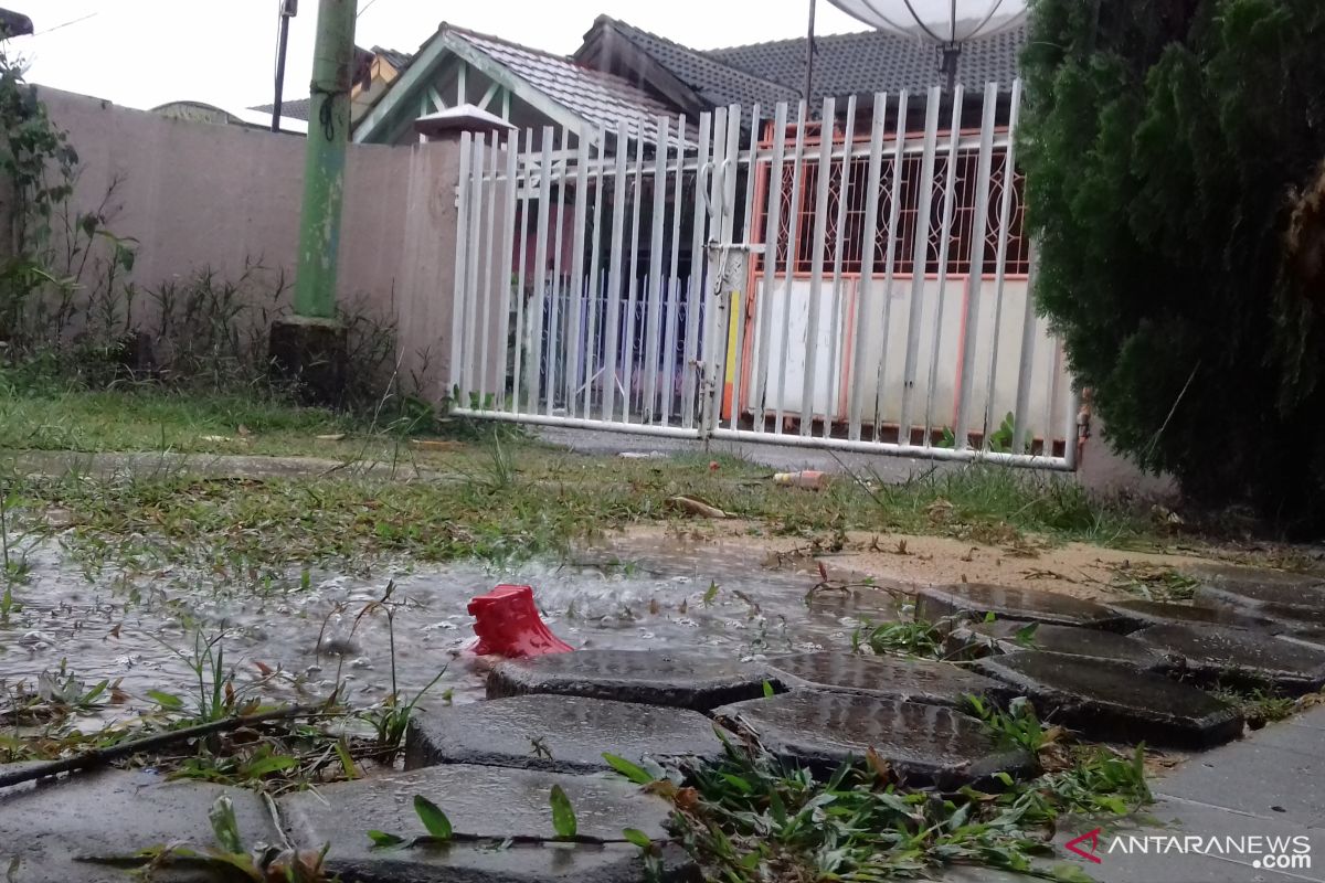 Hujan deras di Pekanbaru disambut syukur