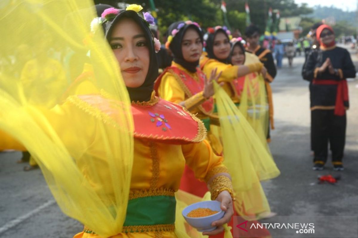 Lestarikan budaya melalui jurus "Kuntaw" dan pantun "Mamanda"