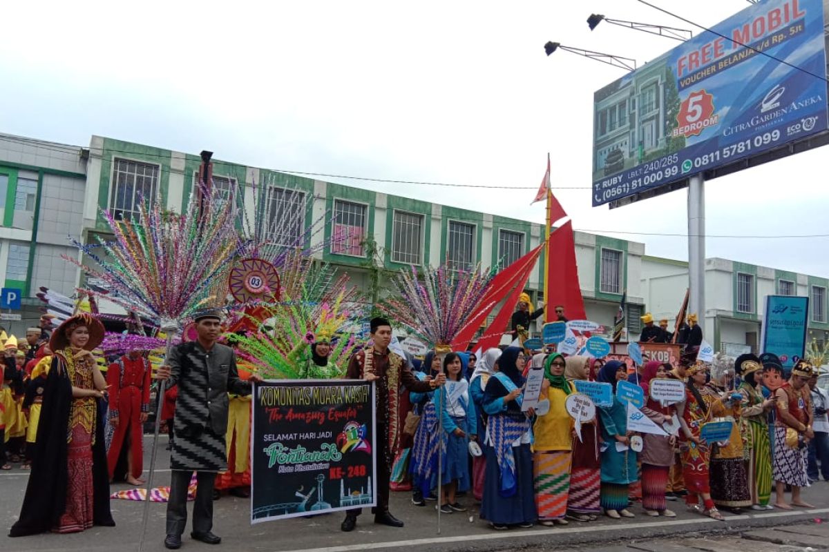 Puluhan peserta Kreatif Karnaval ikut meriahkan Hari Jadi Pontianak