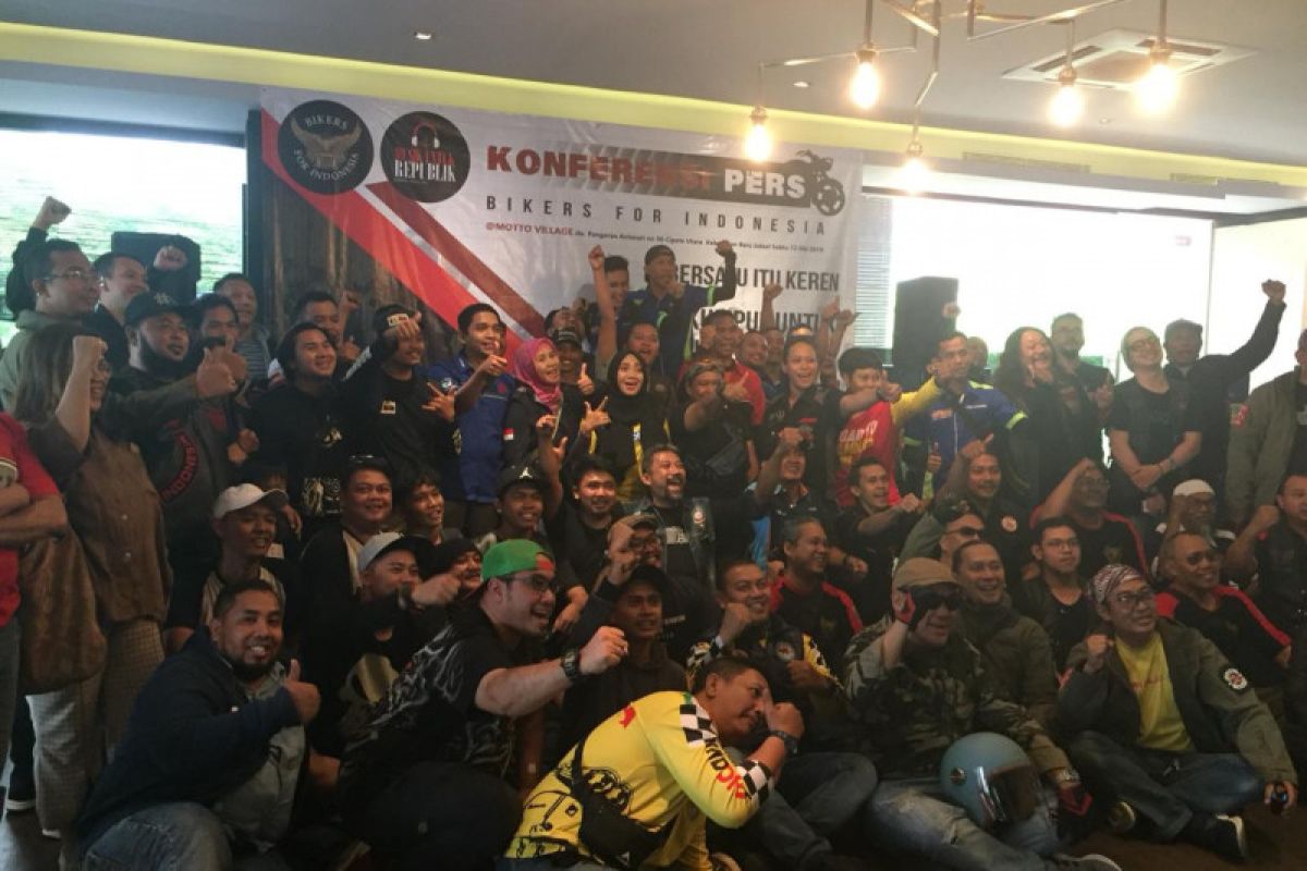 Komunitas Bikers Indonesia meramaikan konser "Musik Untuk Republik"