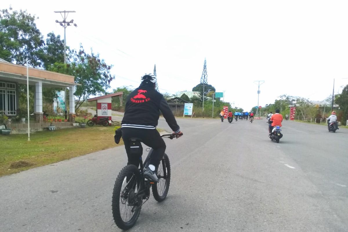 Bupati Thaher bersepeda ke objek wisata