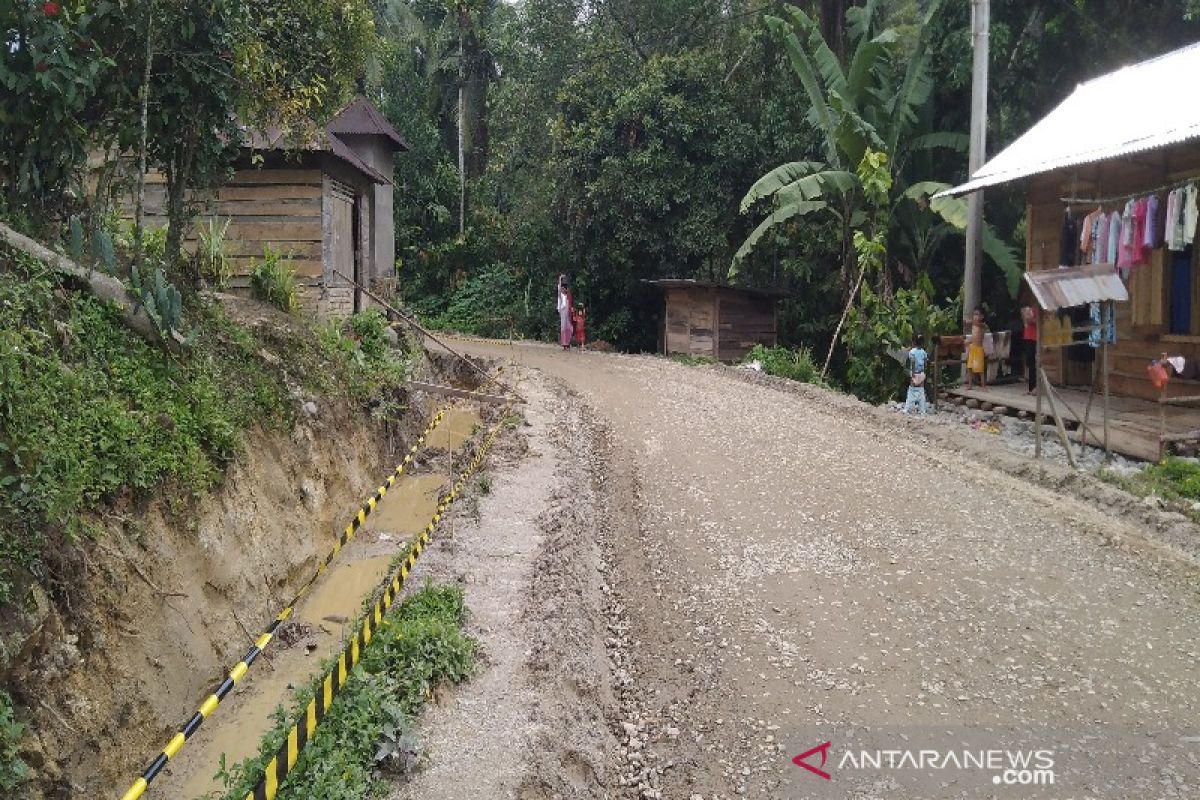 Warga minta pemerintah awasi proses pengerjaan peningkatan jalan Panyabungan Timur