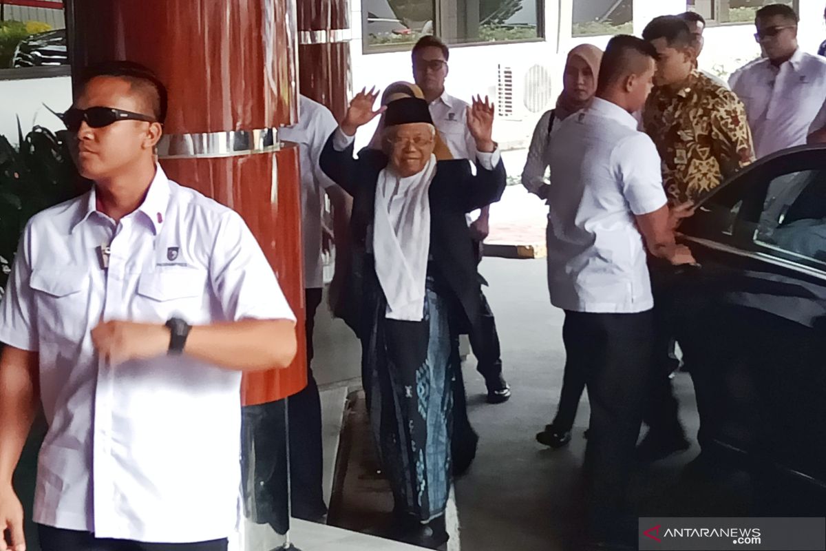 Ma'ruf Amin jenguk Wiranto di RSPAD