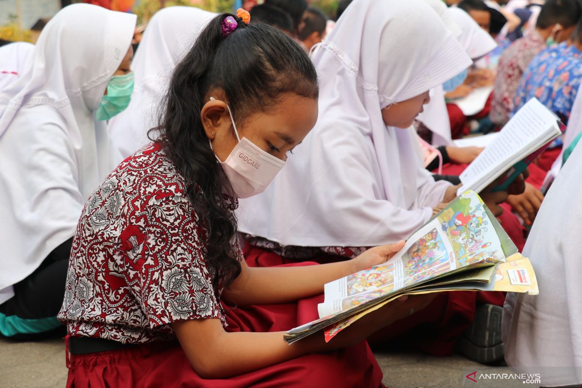 Jam masuk sekolah di Jambi mundur, akibat kualitas udara memburuk