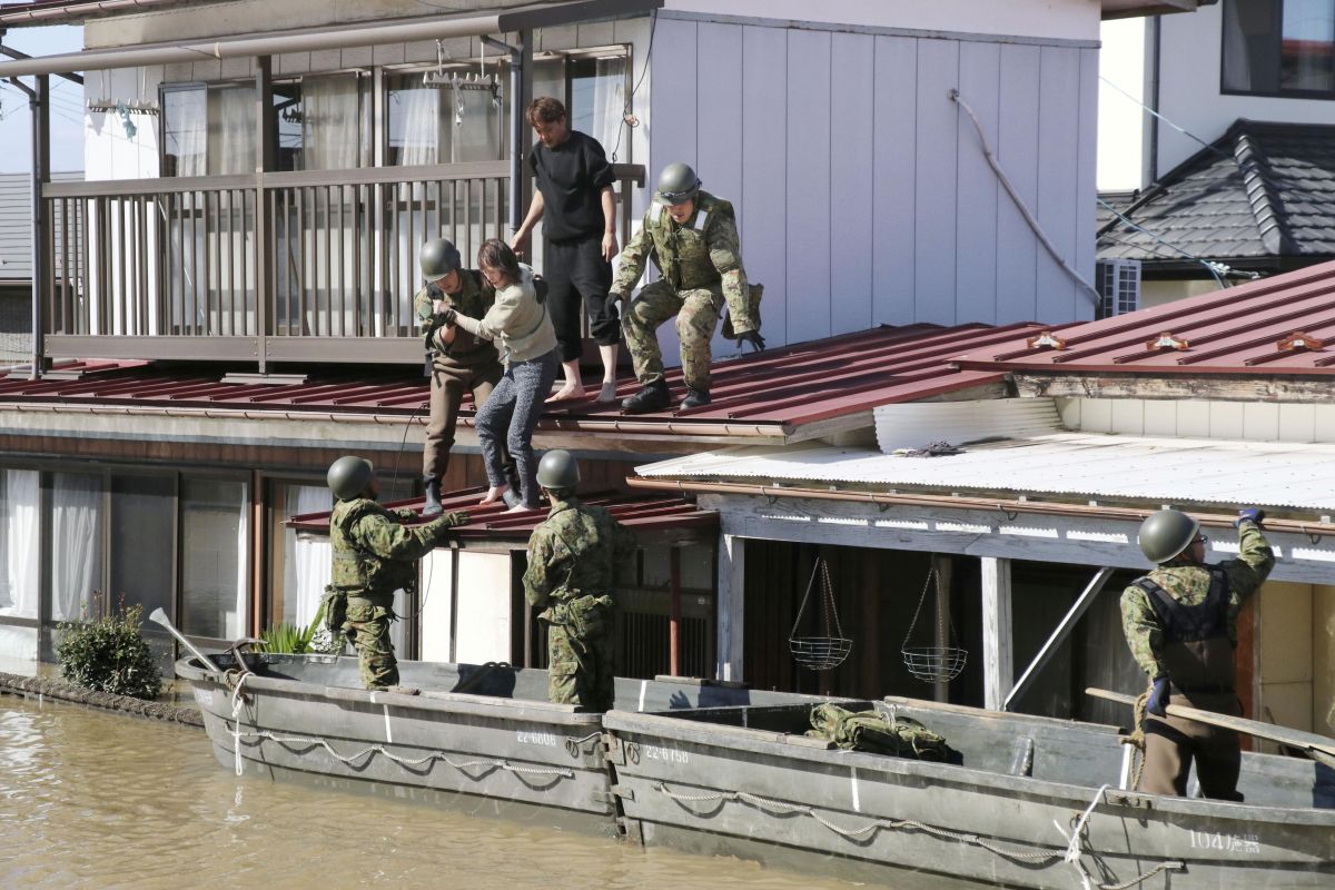 Jepang kirim puluhan ribu tentara setelah topan landa Tokyo, 23 orang meninggal