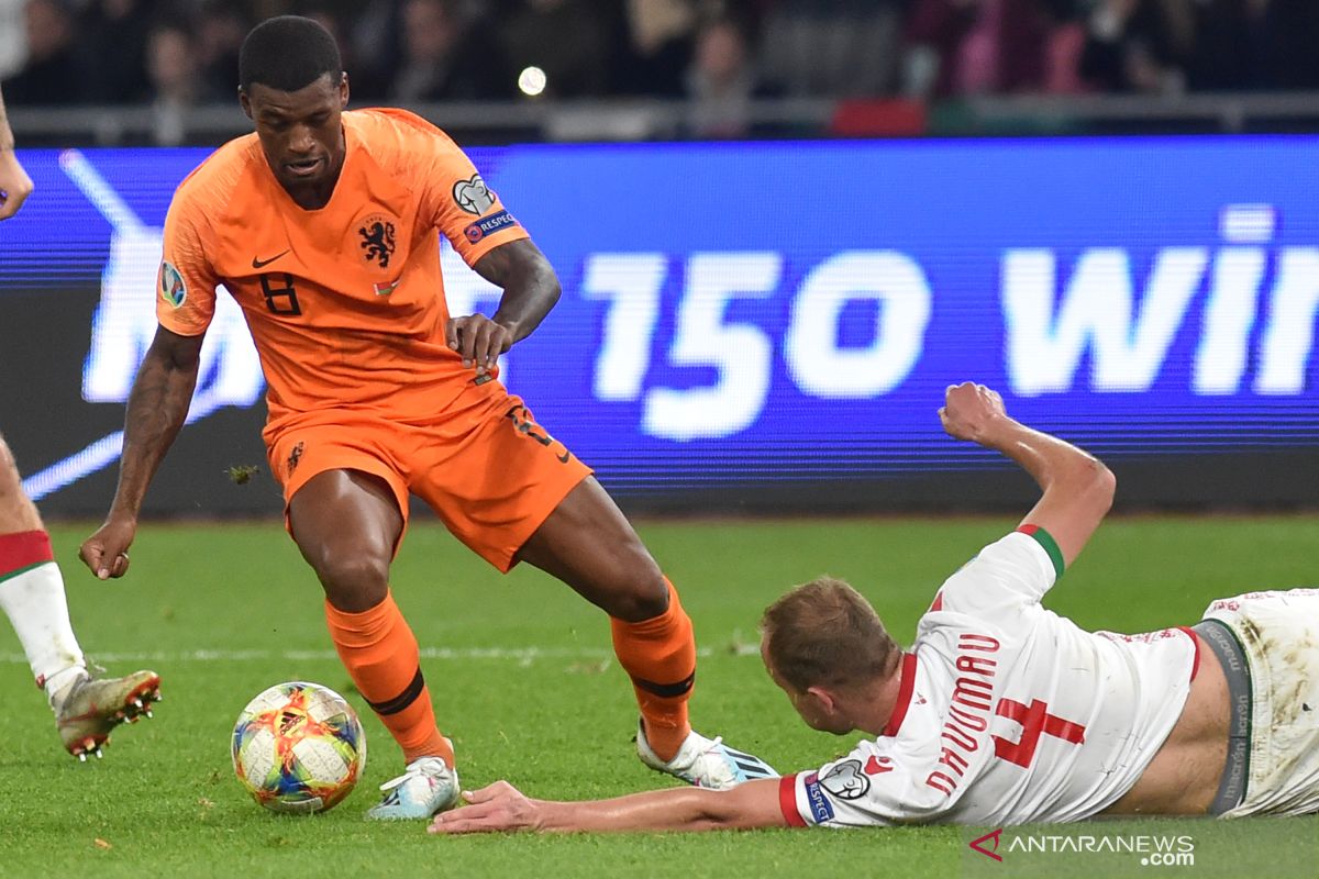 Van Dijk keluhkan kondisi lapangan Stadion Dinamo