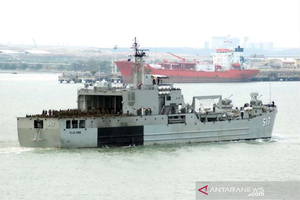 KRI Teluk Ende sandar di Banjarmasin