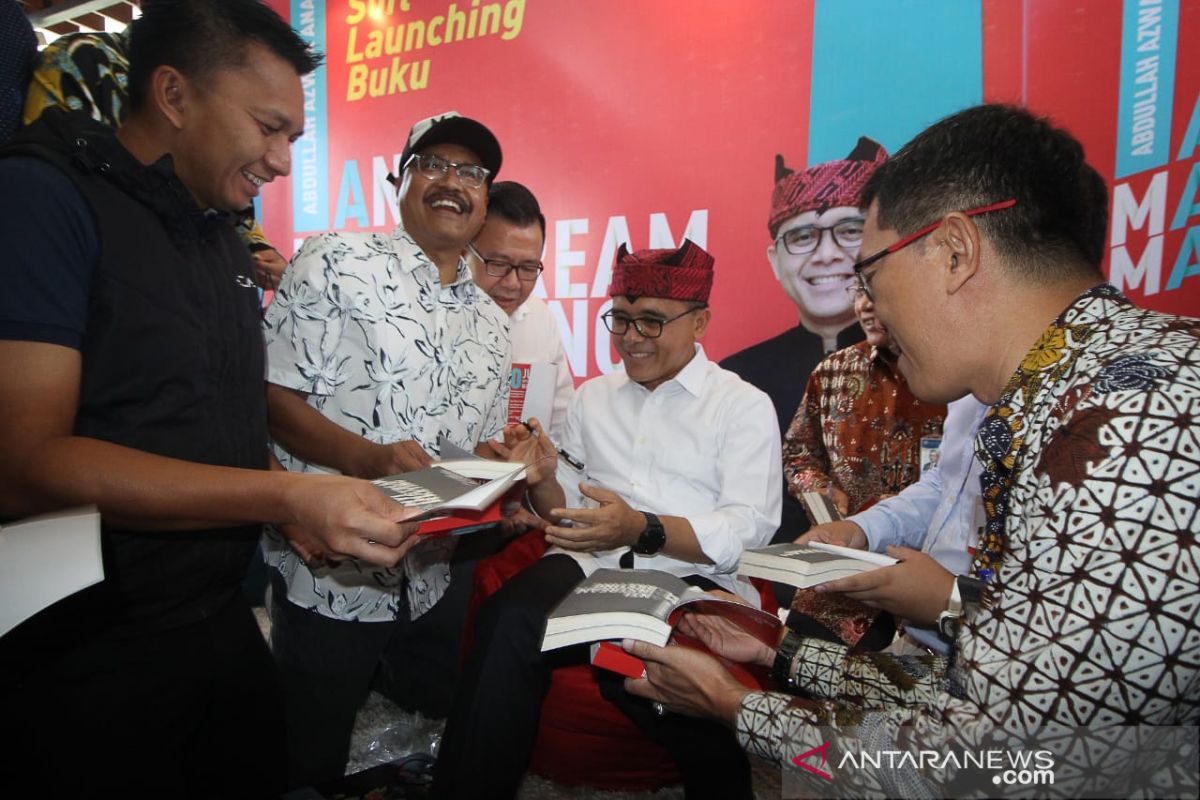 Bupati Banyuwangi berbagi jurus mengembangkan daerah lewat buku 