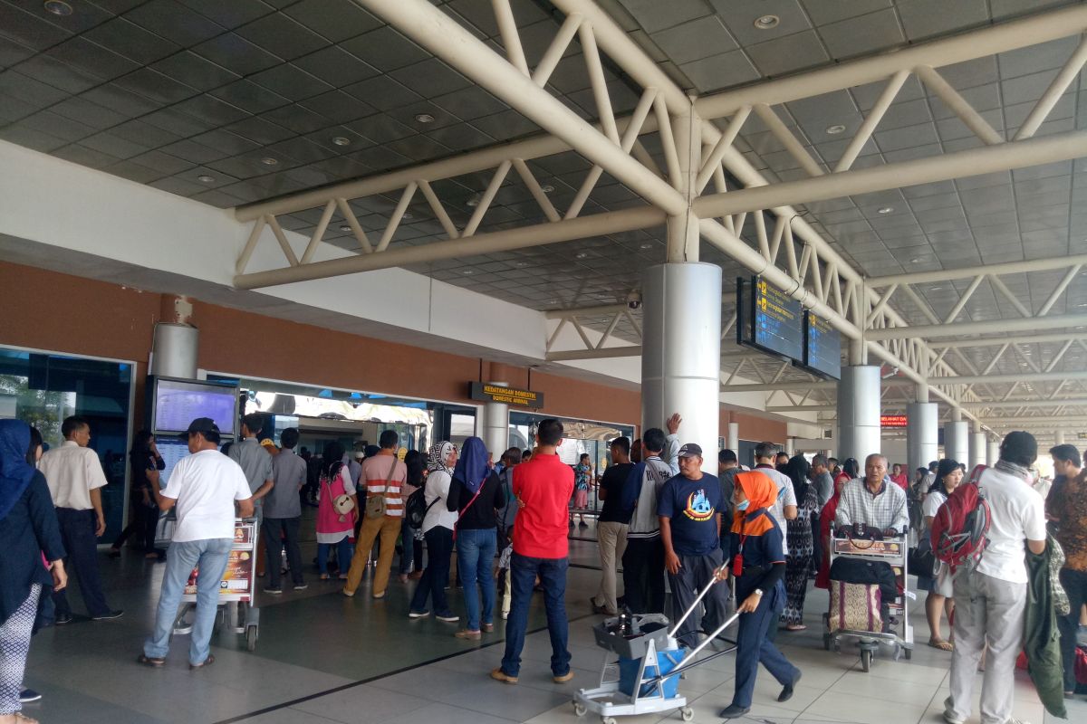 Kabut asap ganggu penerbangan di  bandara Palembang