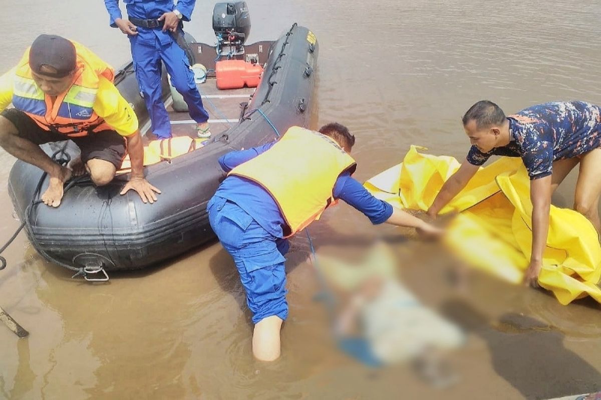 Jenazah mengapung di Sungai Mentaya ternyata penumpang kapal tujuan Surabaya