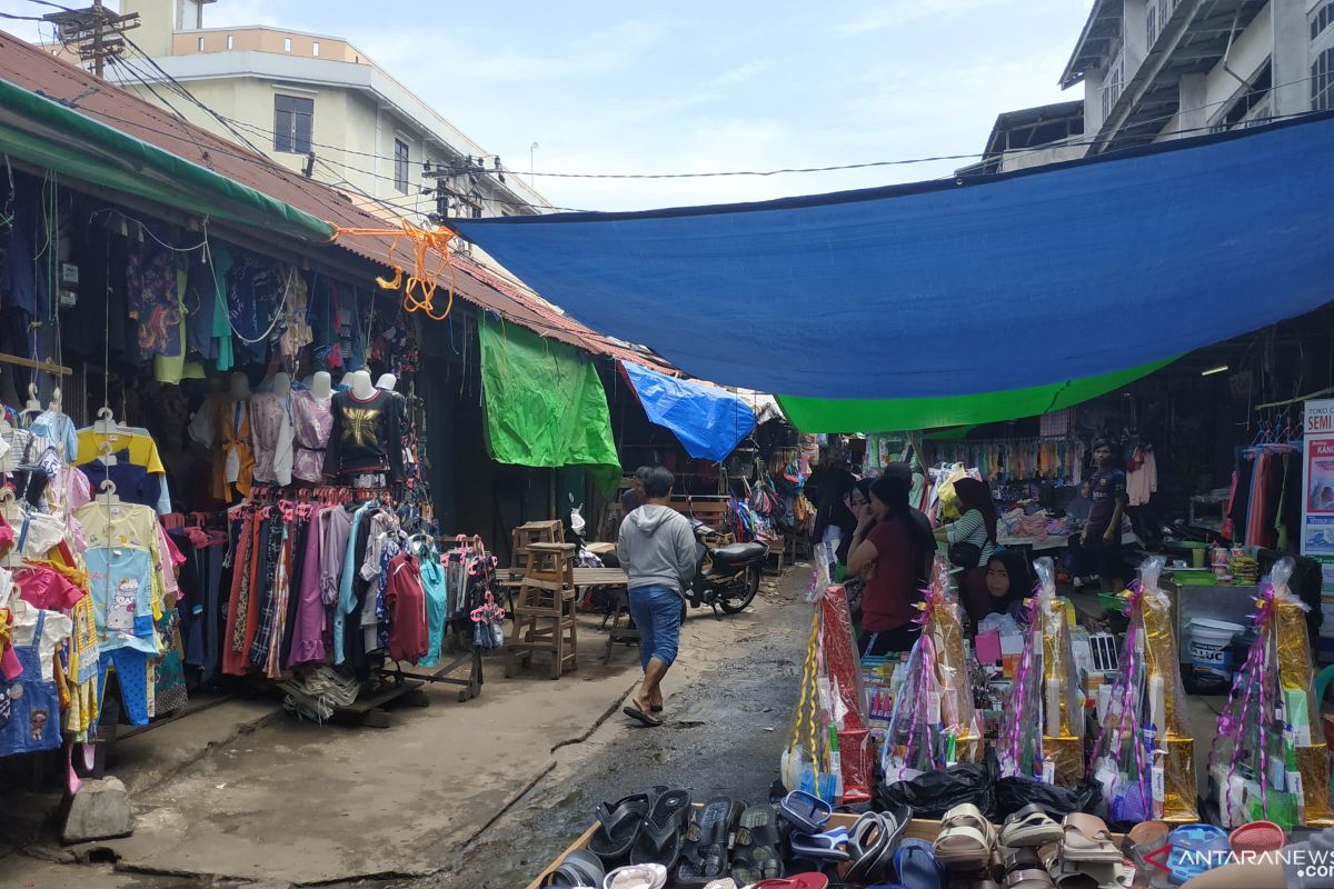 Terpal PKL di kawasan Pasar Tengah ditertibkan