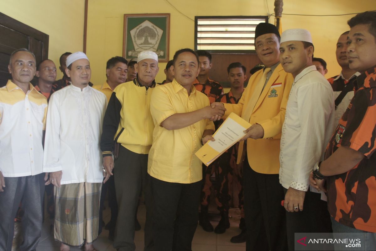 Besama ulama dan PP, Athaillah Hasbi serahkan berkas Cabup ke Golkar HST