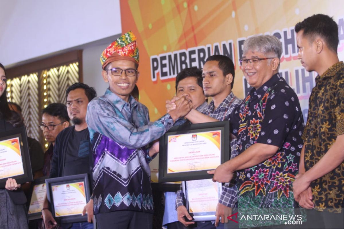 Antara Kalsel dapat penghargaan dari KPU