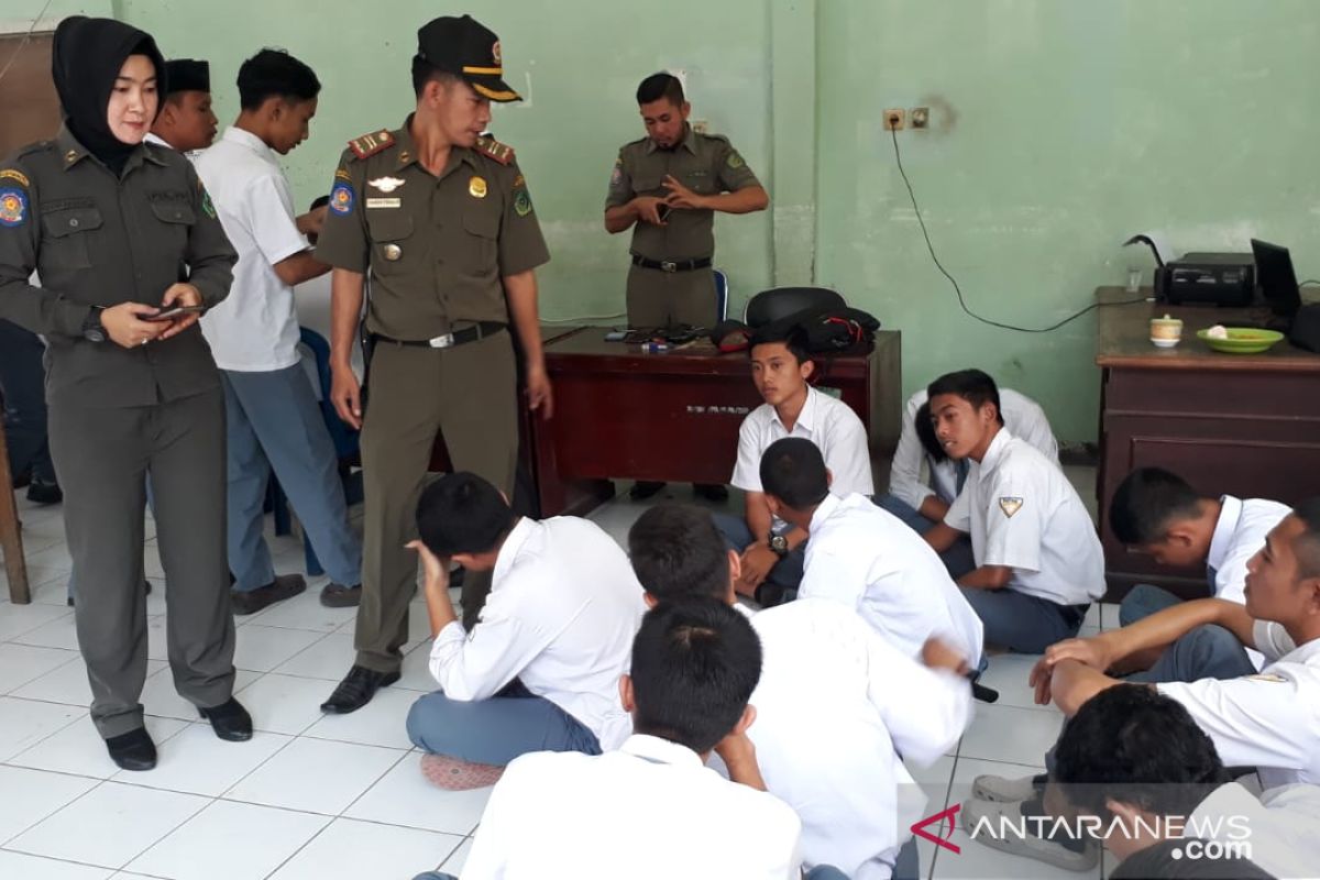 Satpol PP Rejang Lebong amankan 25 pelajar membolos sekolah