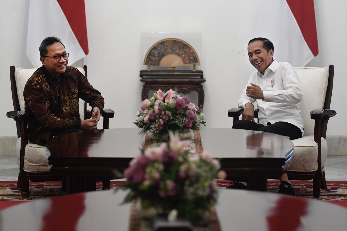 Jokowi dan Zulkifli Hasan bertemu di Istana bahas Amandemen UUD 1945