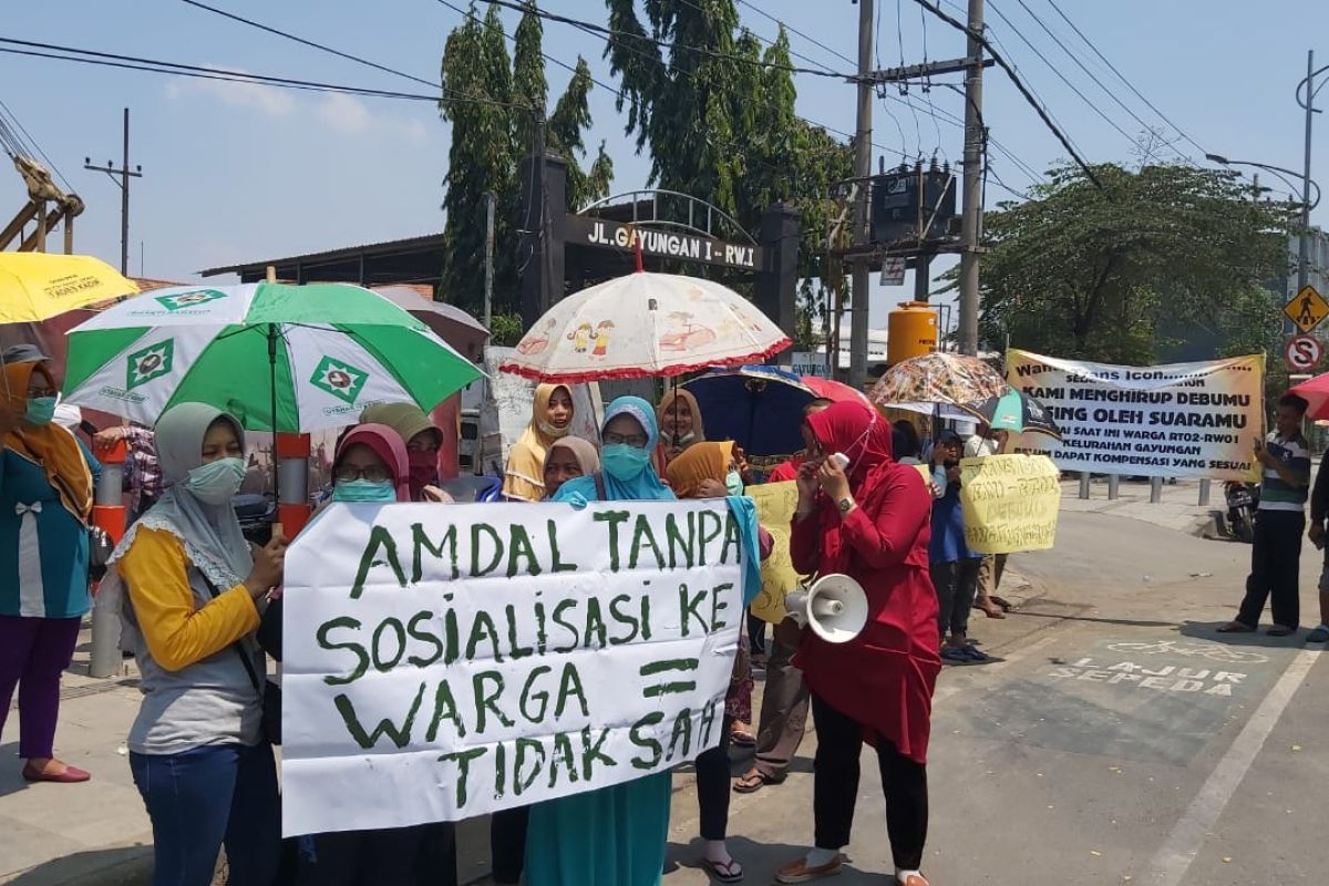 Warga protes pembangunan Super Blok Trans Icon di Surabaya