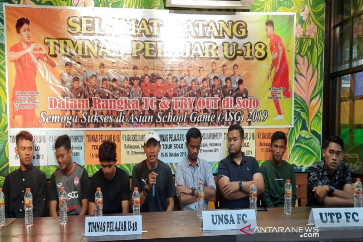 Sepak Bola - Timnas Pelajar U-18 beruji coba di Solo