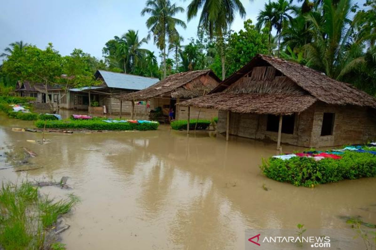 Banjir landa Nias, ratusan rumah terendam