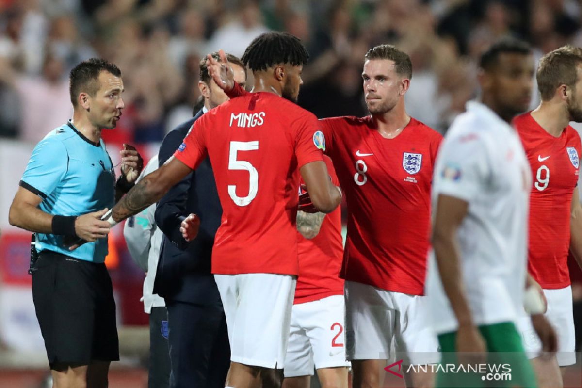 Bulgaria vs Inggris dua kali dihentikan wasit karena cemoohan rasial