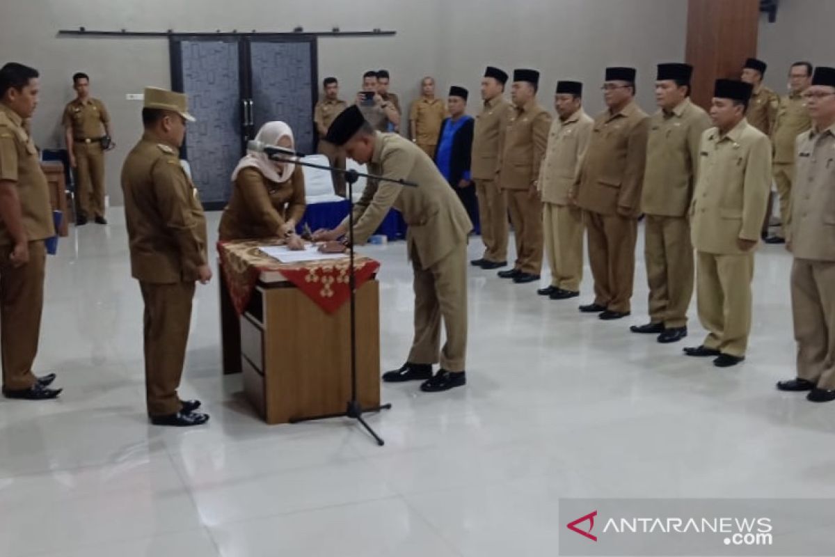 Bupati Labusel lantik 9 pejabat pimpinan tinggi pratama