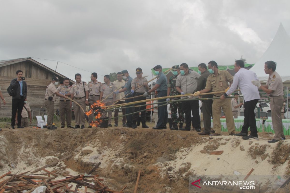 Balai Karantina Pertanian musnahkan 10 ton barang ilegal di Tarakan