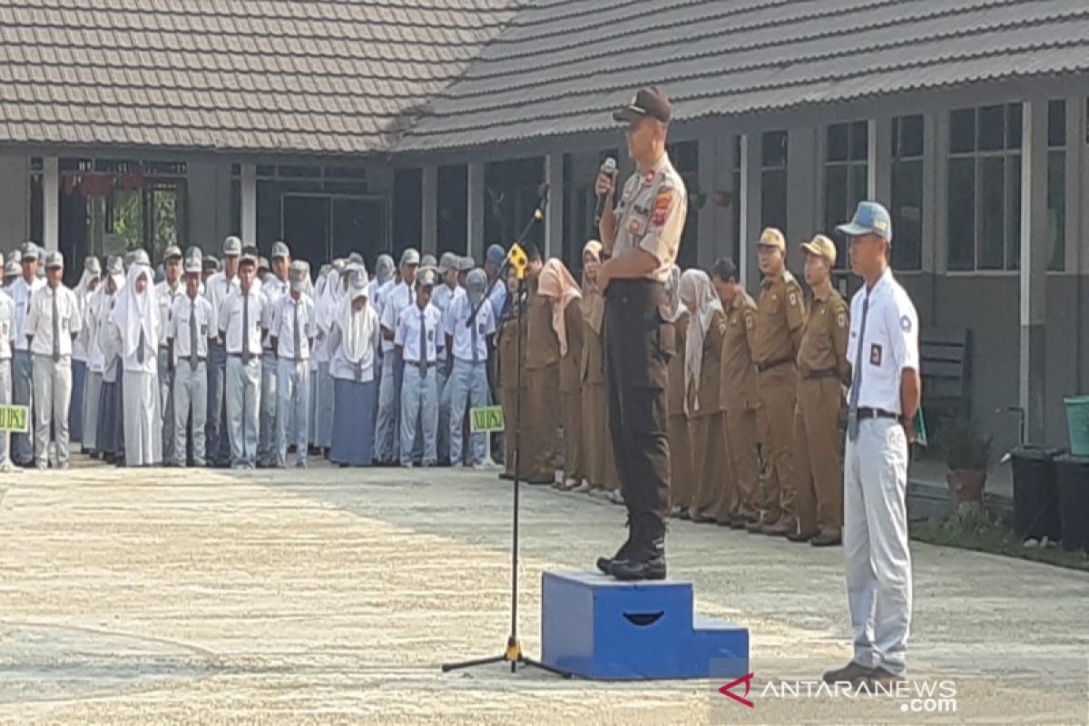 Polres HST "goes to school" cegah unjuk rasa pelajar