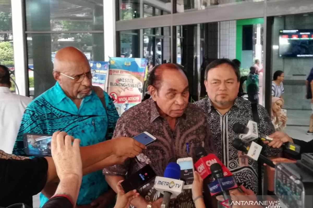 Jenguk Wiranto, Freddy Numberi sampaikan terima kasih masyarakat Papua