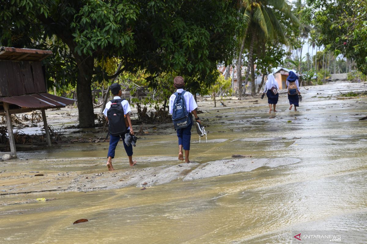 Dua warga Sigi dilaporkan meninggal diseret banjir